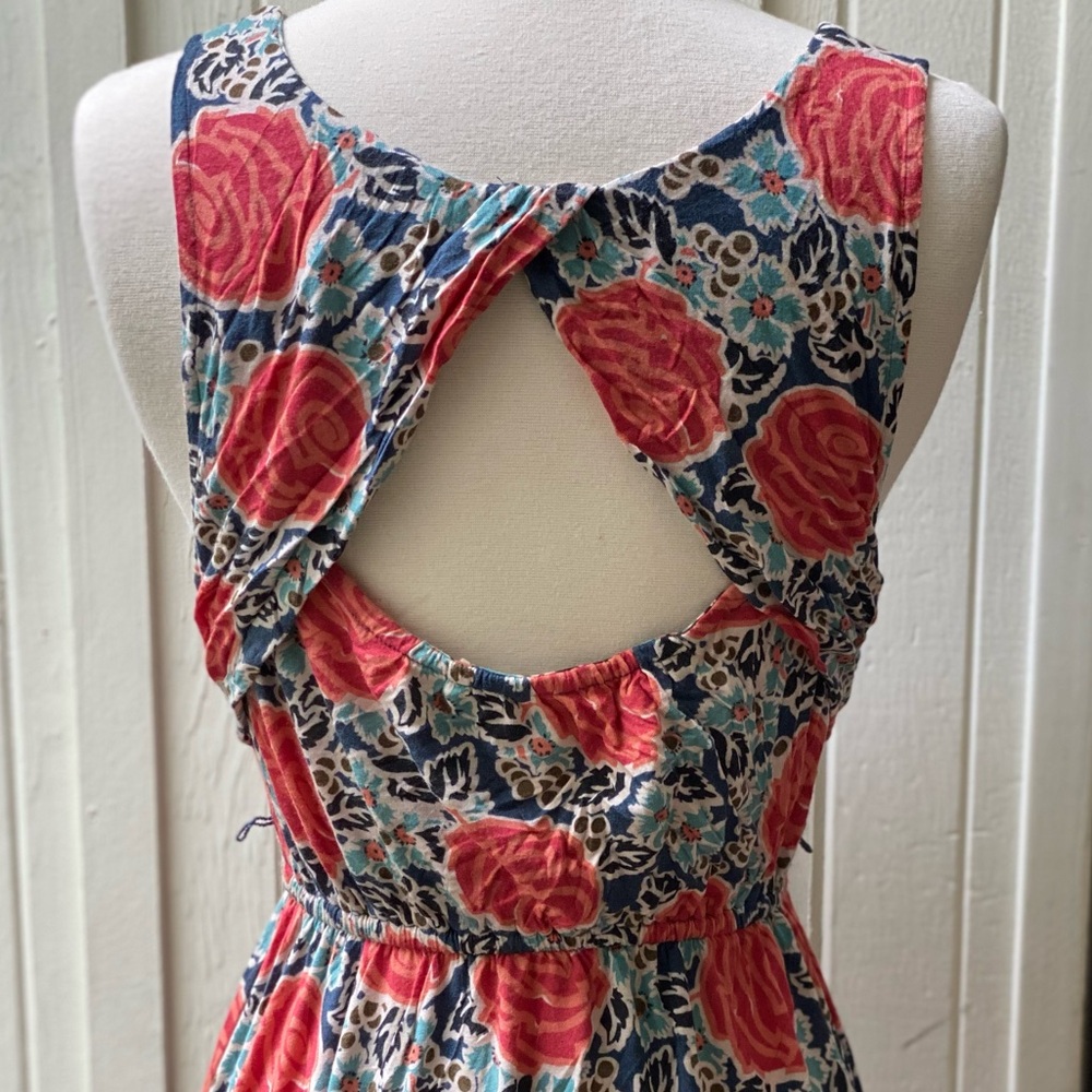 Floral Keyhole Style knot Halter Dress from Anthropologie - Picture 4 of 5
